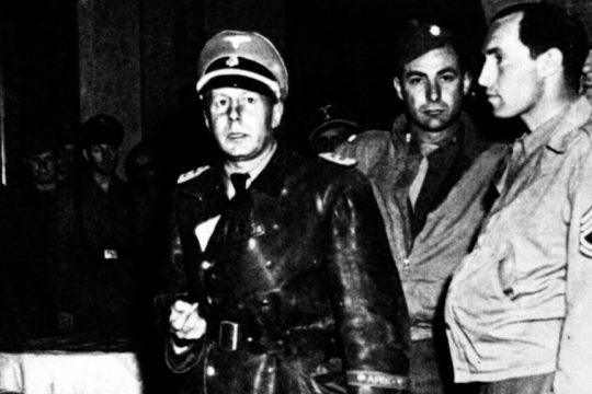 Ο Βάλτερ Ράουφ κατά τη σύλληψή του στο Μιλάνο